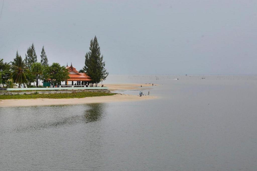 Oyo 441 Grand Thara Hotel Surat Thani Exteriör bild