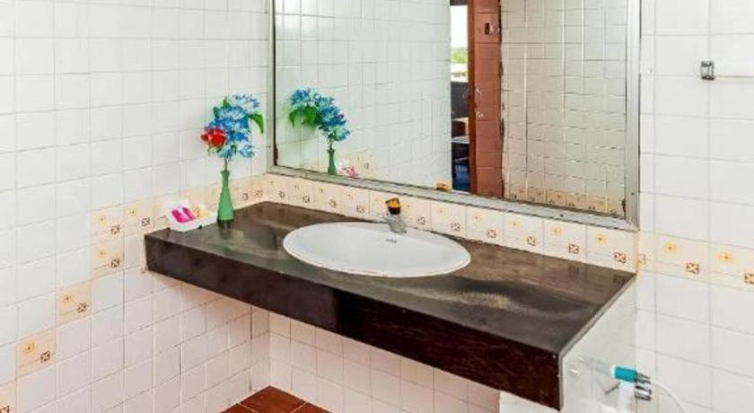Oyo 441 Grand Thara Hotel Surat Thani Exteriör bild