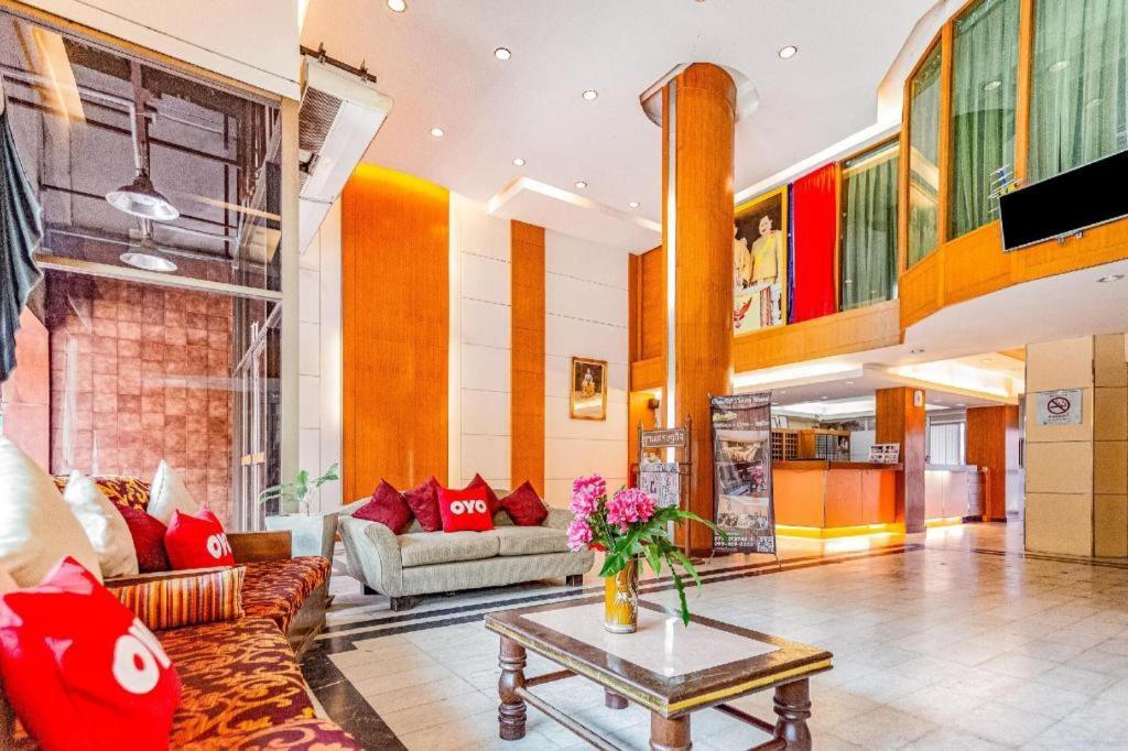Oyo 441 Grand Thara Hotel Surat Thani Exteriör bild