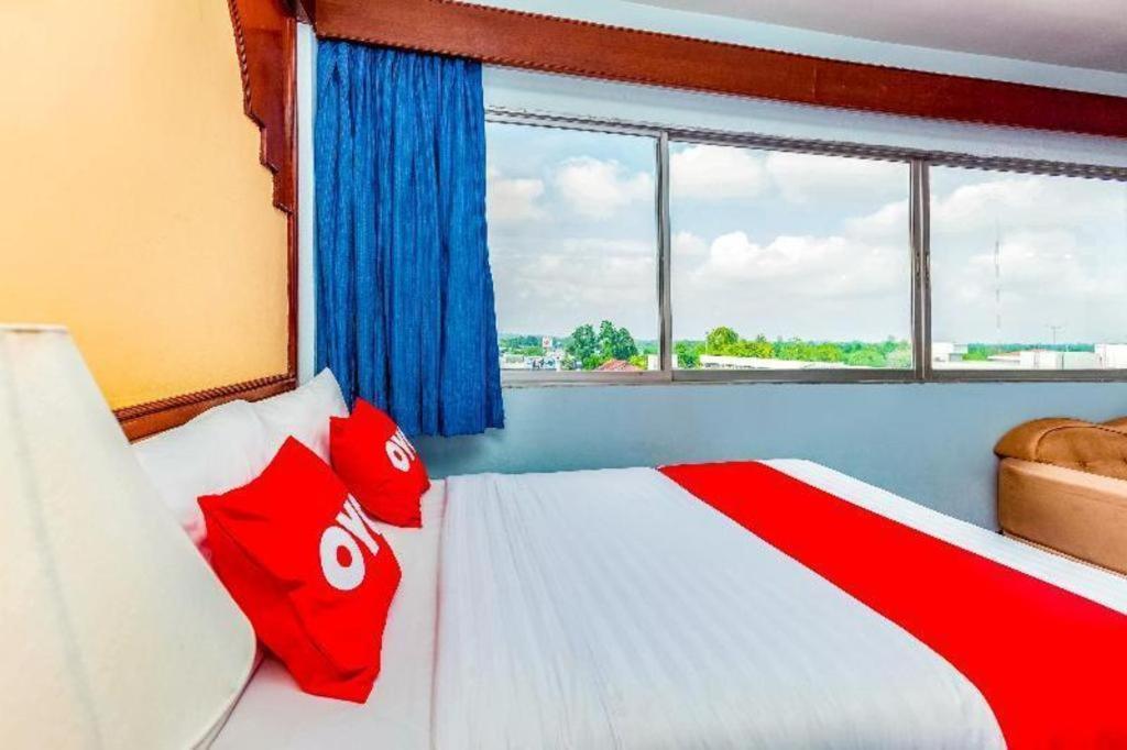 Oyo 441 Grand Thara Hotel Surat Thani Exteriör bild
