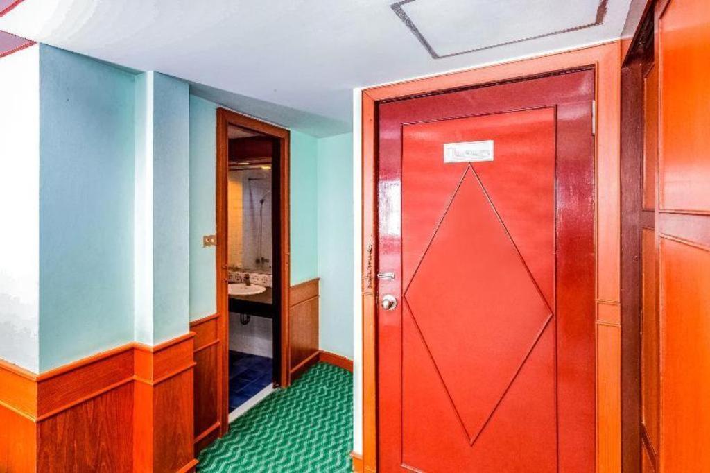Oyo 441 Grand Thara Hotel Surat Thani Exteriör bild