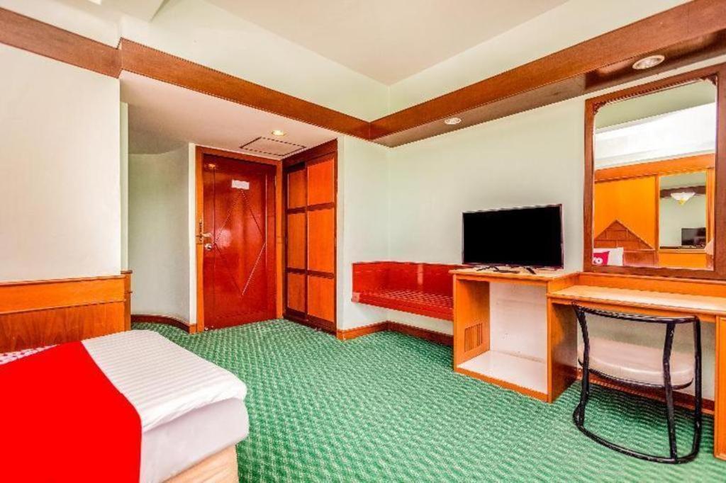 Oyo 441 Grand Thara Hotel Surat Thani Exteriör bild