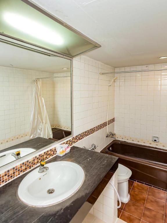 Oyo 441 Grand Thara Hotel Surat Thani Exteriör bild