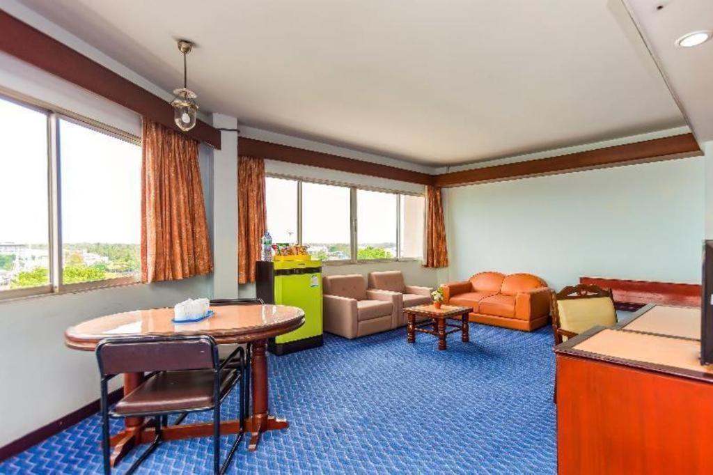 Oyo 441 Grand Thara Hotel Surat Thani Exteriör bild