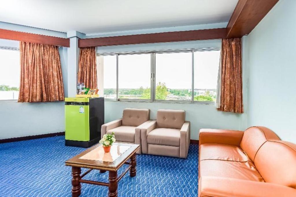 Oyo 441 Grand Thara Hotel Surat Thani Exteriör bild