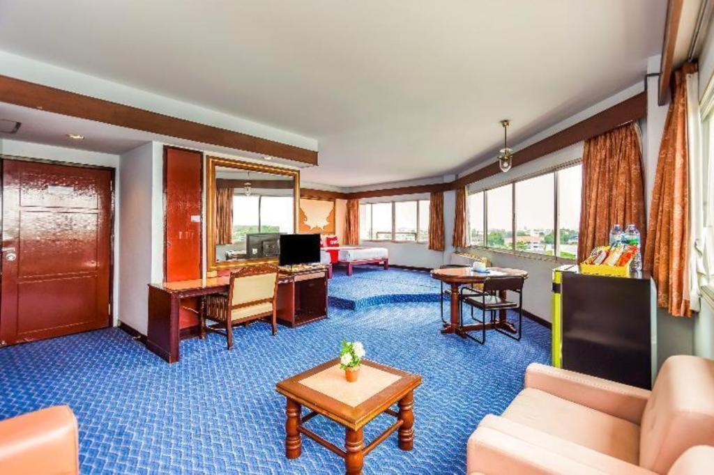 Oyo 441 Grand Thara Hotel Surat Thani Exteriör bild