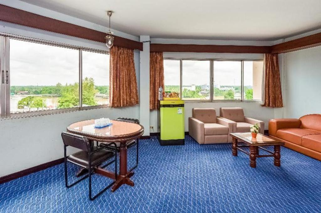 Oyo 441 Grand Thara Hotel Surat Thani Exteriör bild