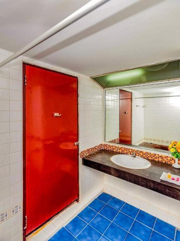Oyo 441 Grand Thara Hotel Surat Thani Exteriör bild
