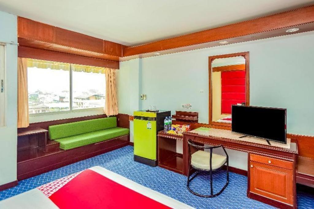 Oyo 441 Grand Thara Hotel Surat Thani Exteriör bild