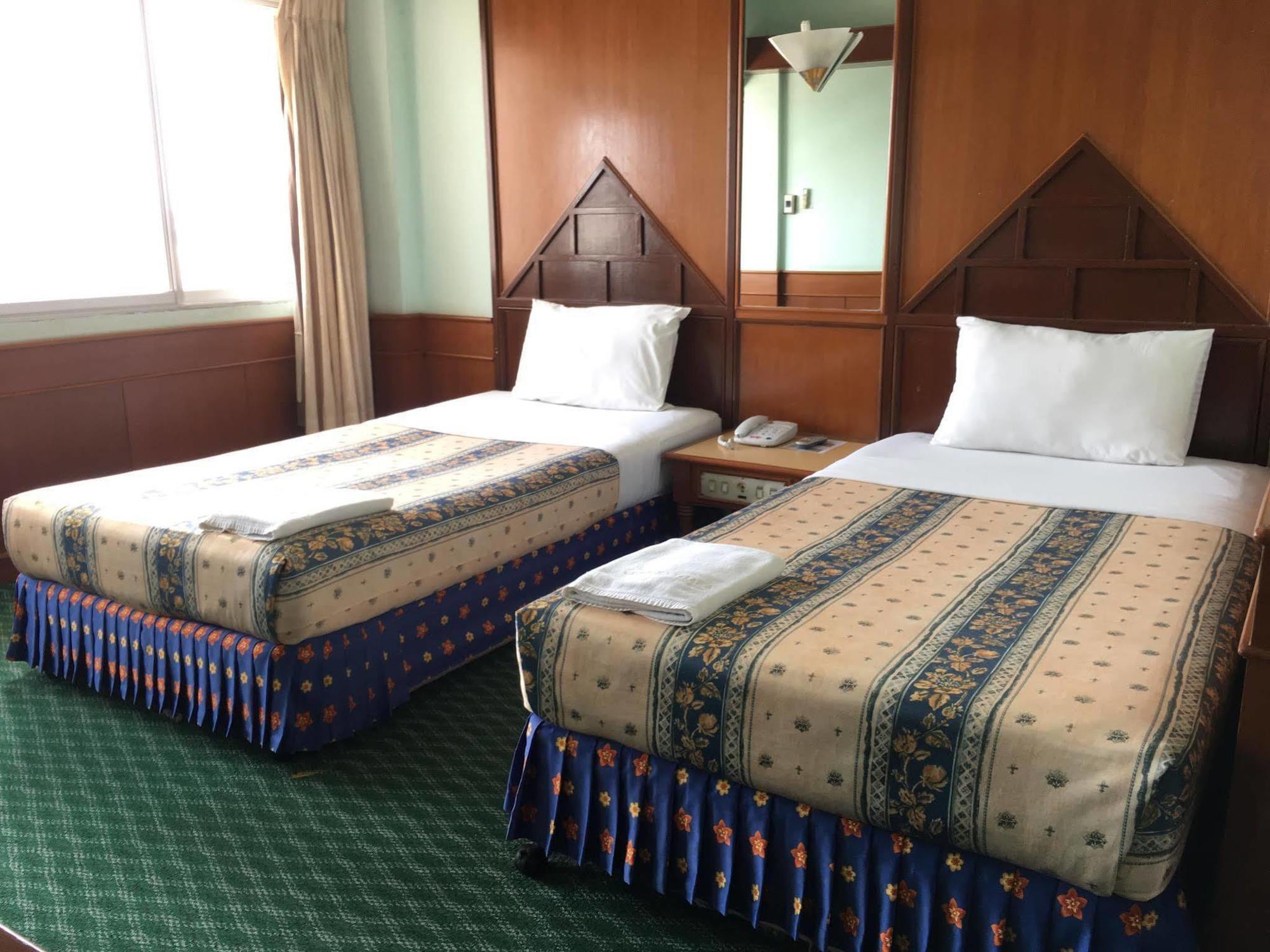 Oyo 441 Grand Thara Hotel Surat Thani Exteriör bild